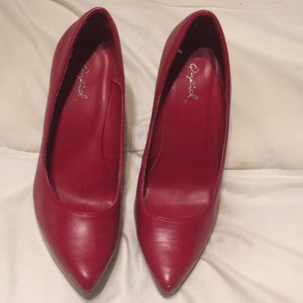 Red pumps